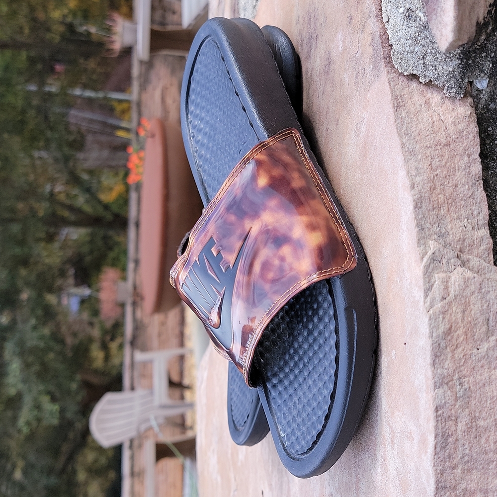 Nike Benassi Slides womens size 7